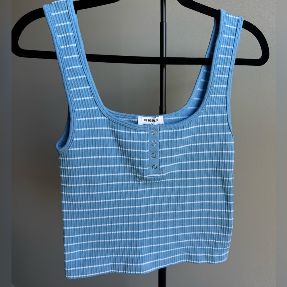 Size M/L crop tank